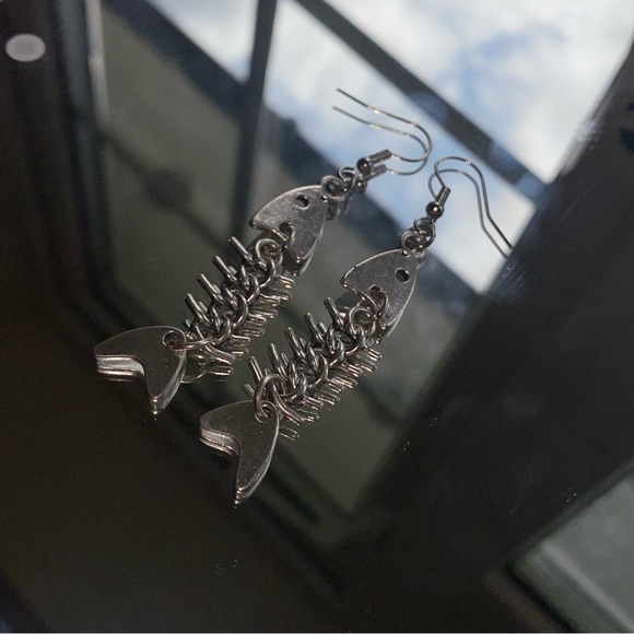 Jewelry - Dangle silver fish bone earrings